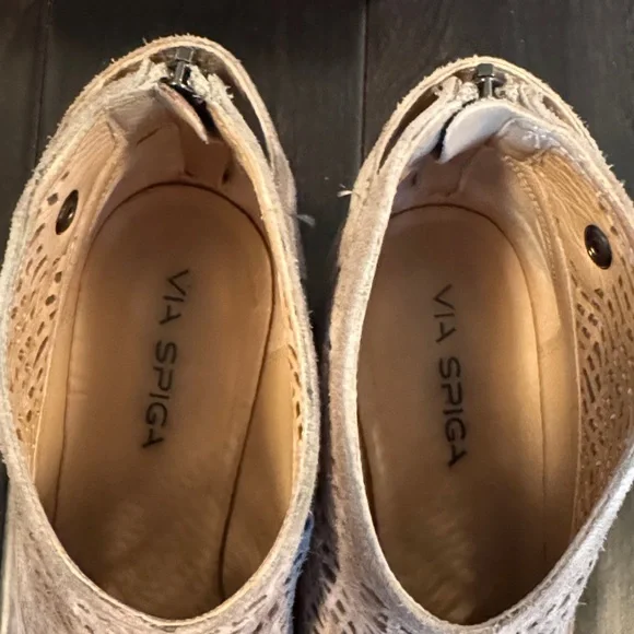 Women's Via Spiga Gray Suede Ankle Boots 9.5 - Picture 13 of 16